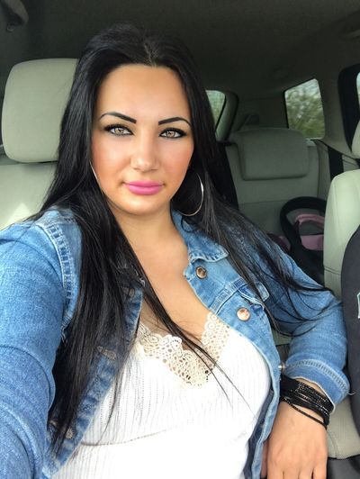 Robbin Mena - Escort Girl from Charlotte North Carolina