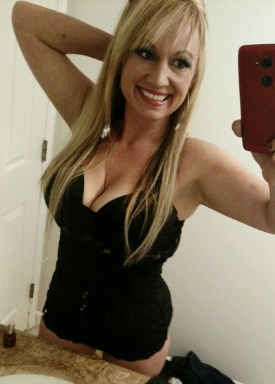 Edna Thomas - Escort Girl from Thousand Oaks California